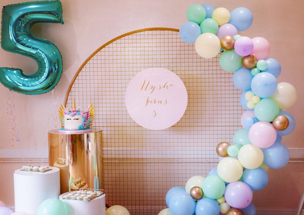 Unicorn and Balloons kids party instagram-able instalation